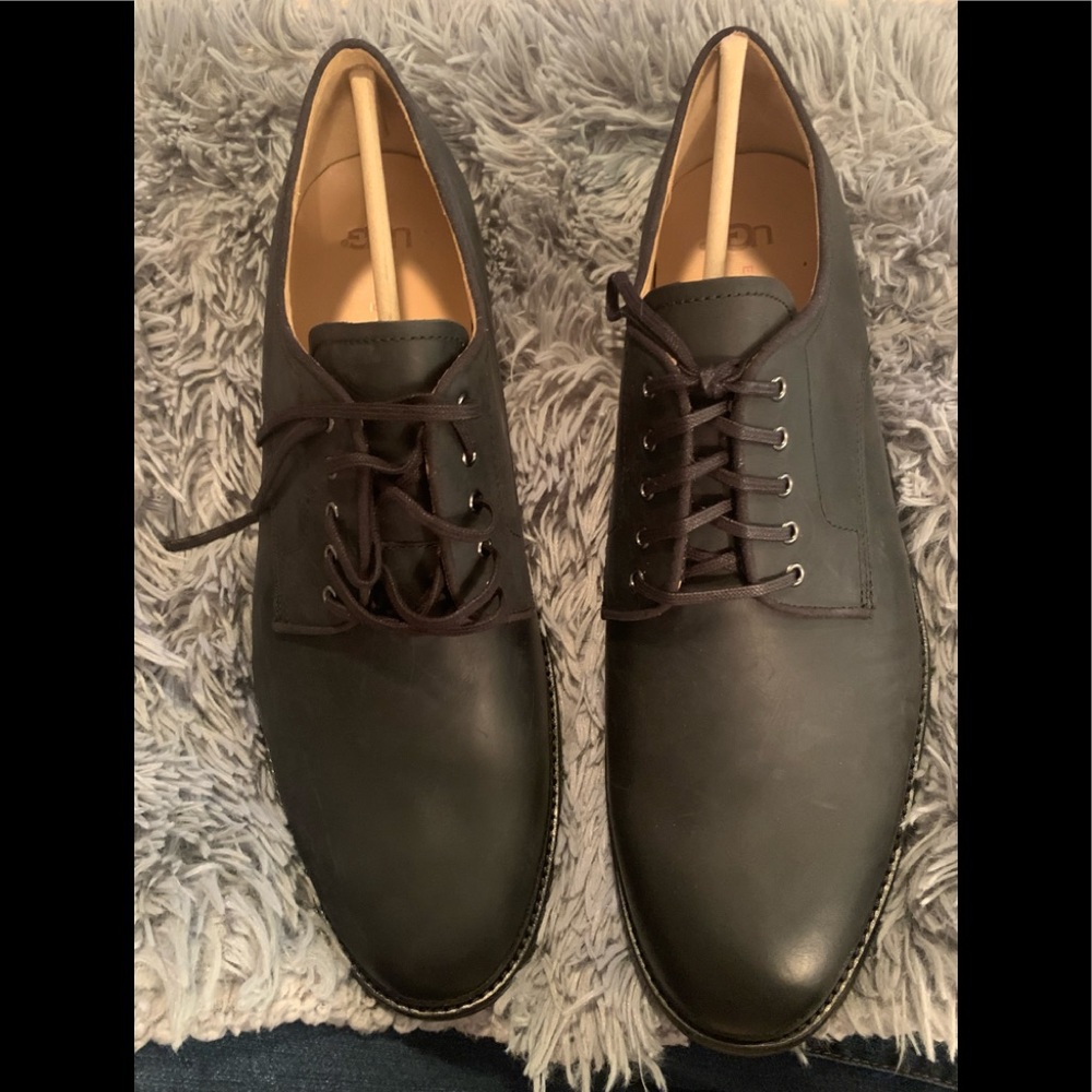Men’s Size 15 Ugg Dress Shoe!!